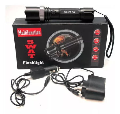 Linterna táctica recargable SWAT con LED de 3W, zoom ajustable, batería 5800mAh, modos SOS y alto/bajo/flash. Ideal para camping, emergencia y outdoor.